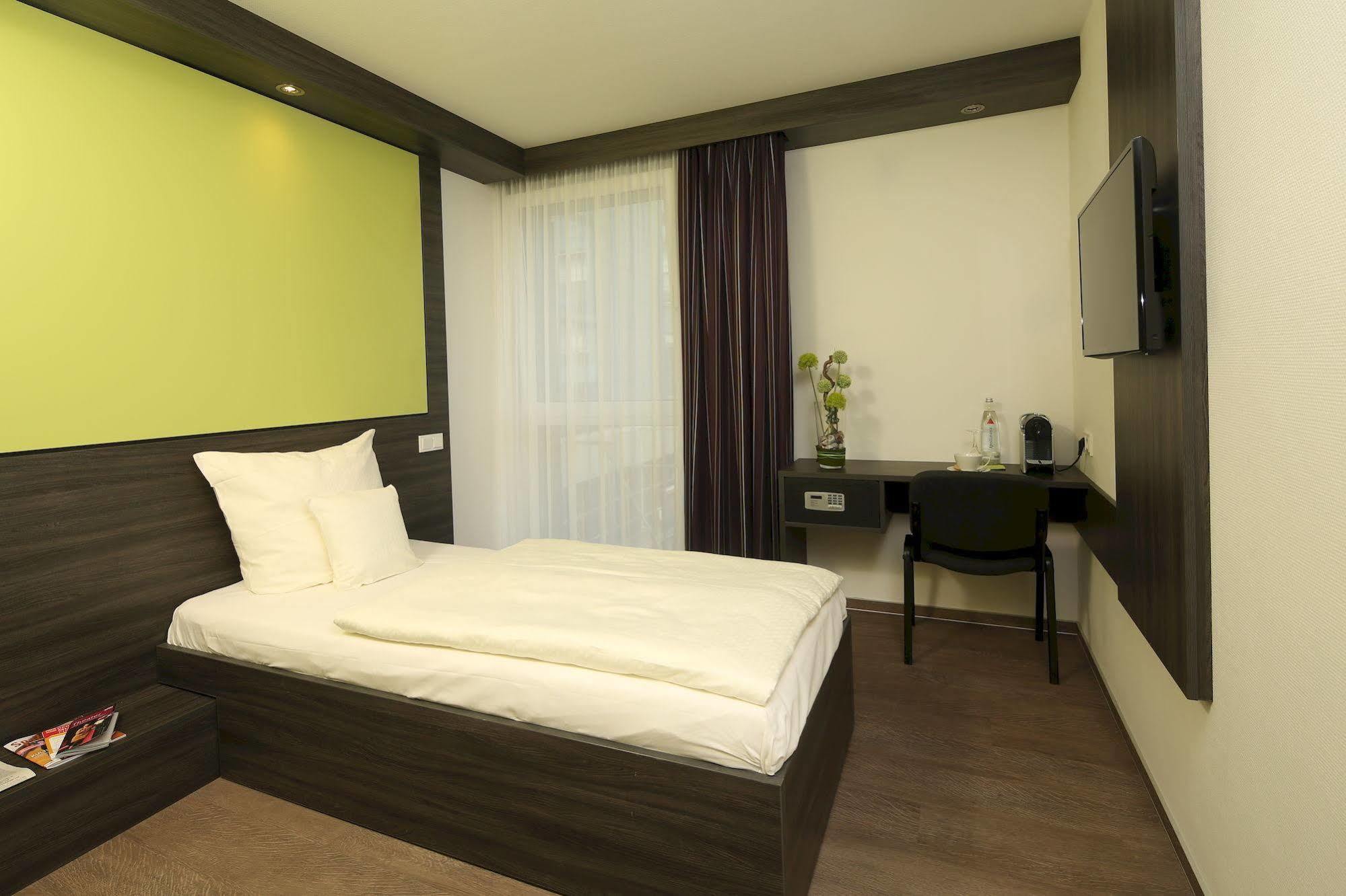 Economy-Hotel Ulm Eksteriør billede